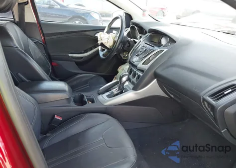 2013 Ford Focus Se z USA, uszkodzony, nr VIN 1FADP3K2XDL297690